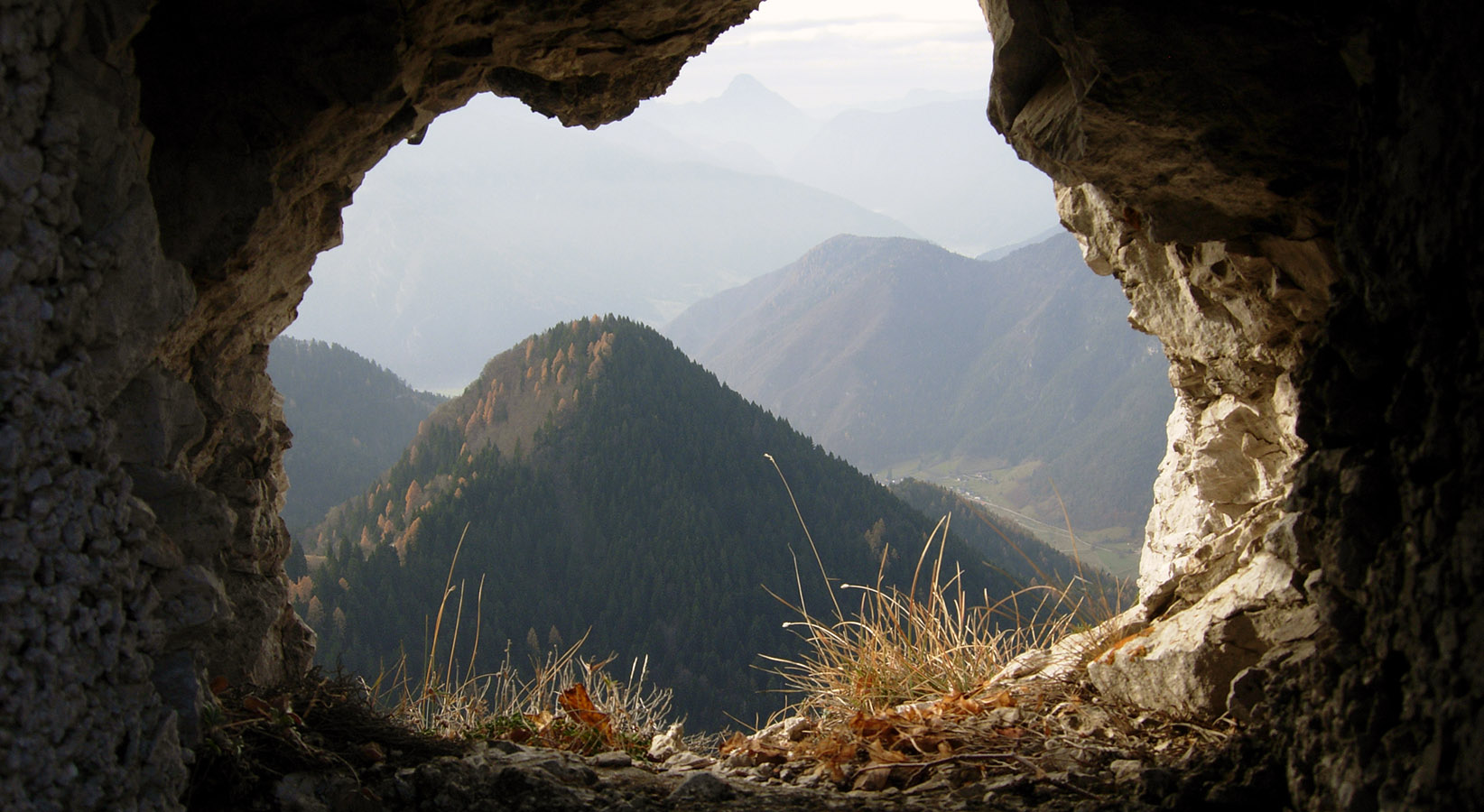 La Rocca, vista da una postazione di Mazza di Pichea
