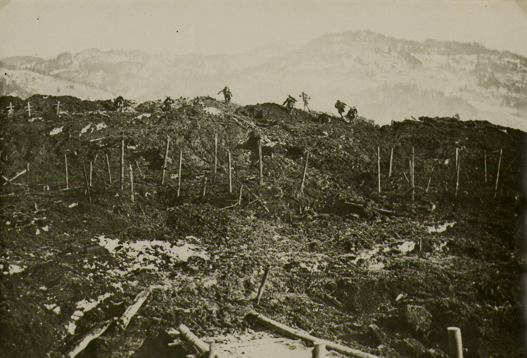 L'offensiva contro l'Italia: truppe austro-ungariche all'attacco di una ridotta italiana. 1916 [AF MSIGR 116/3]