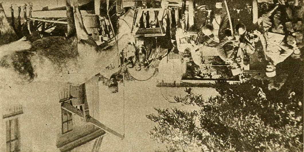 Truppe autroungariche in un villaggio della Bukovina. giugno 1916 [Le Miroir n. 134, III]