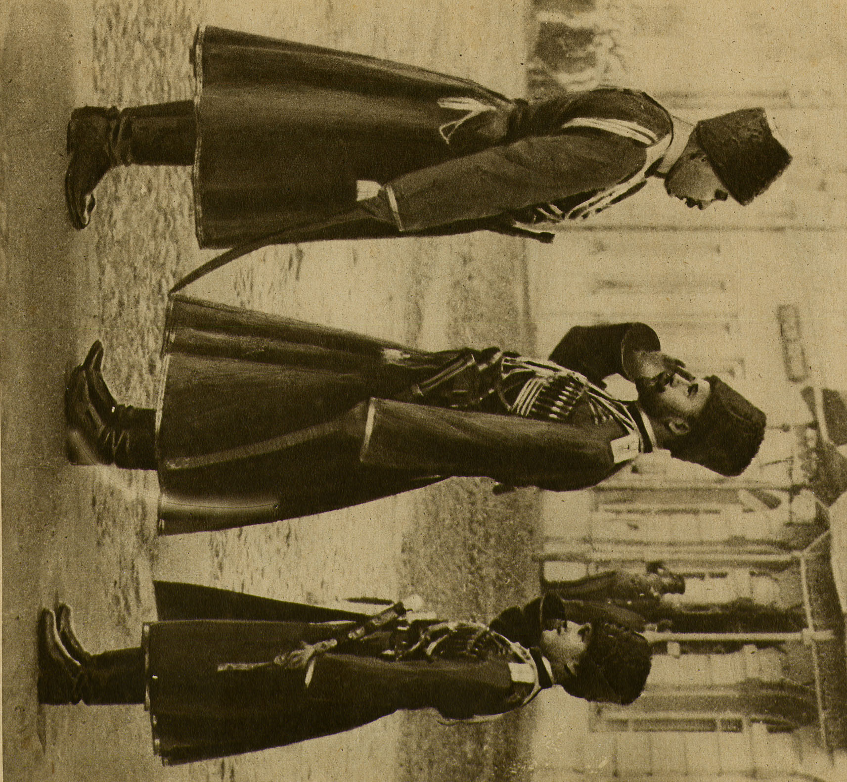 Nicola II e il figlio Alessio [AF MISGR Le Miroir, n. 174 (1917)]