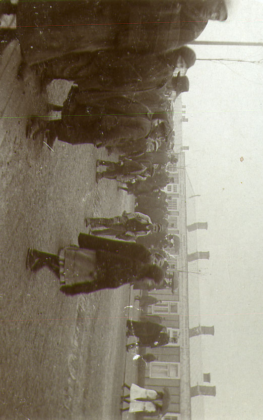 Profughi nel campo di Mitterndorf [AF MISGR, fondo Anna Maria Pala 2.1/2359] 