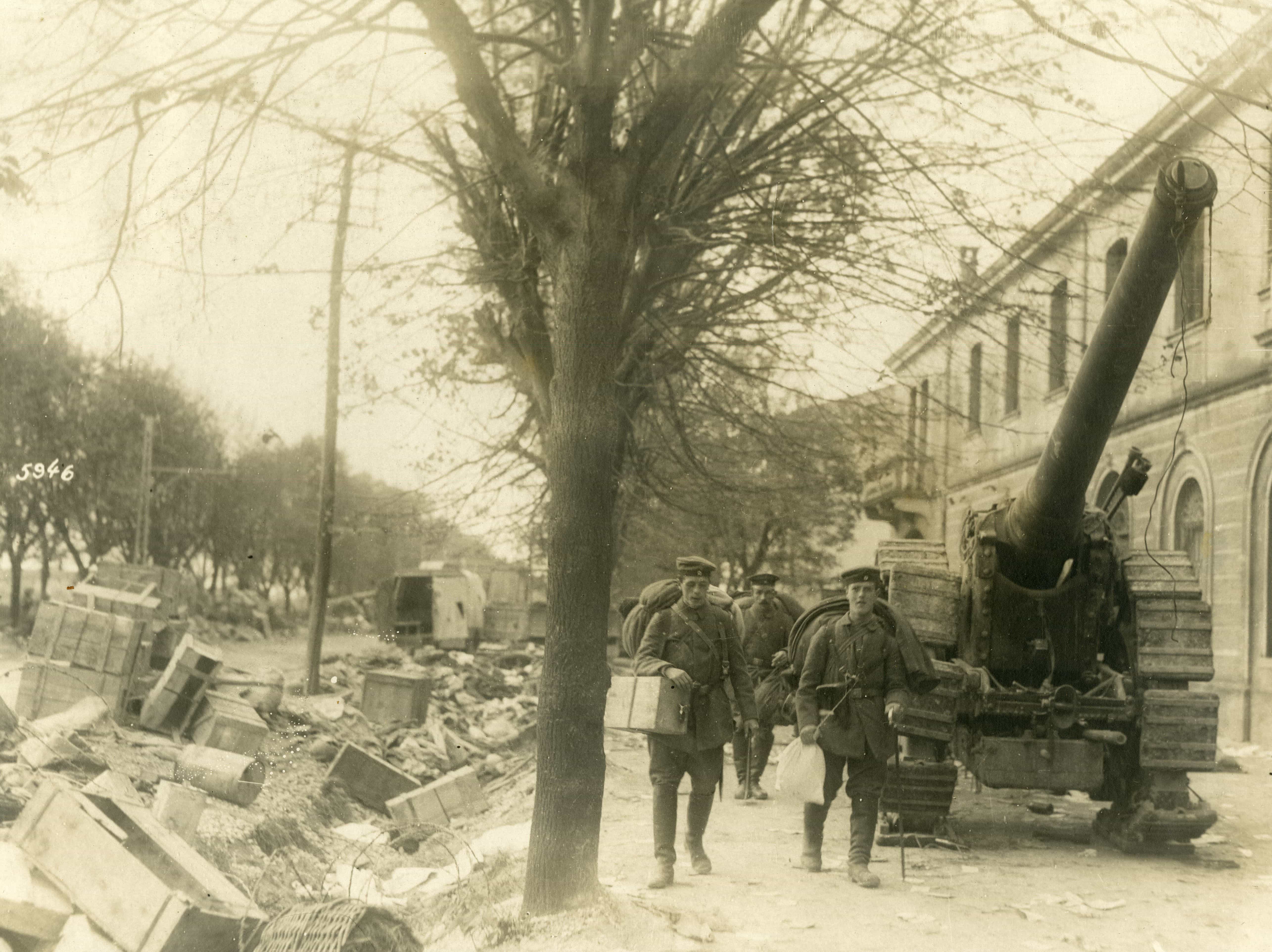 Cannone da 149 A e altro materiale bellico abbandonato dagli italiani durante la ritirata. Ottobre – novembre 1917 [AF MSIGR 59/113]