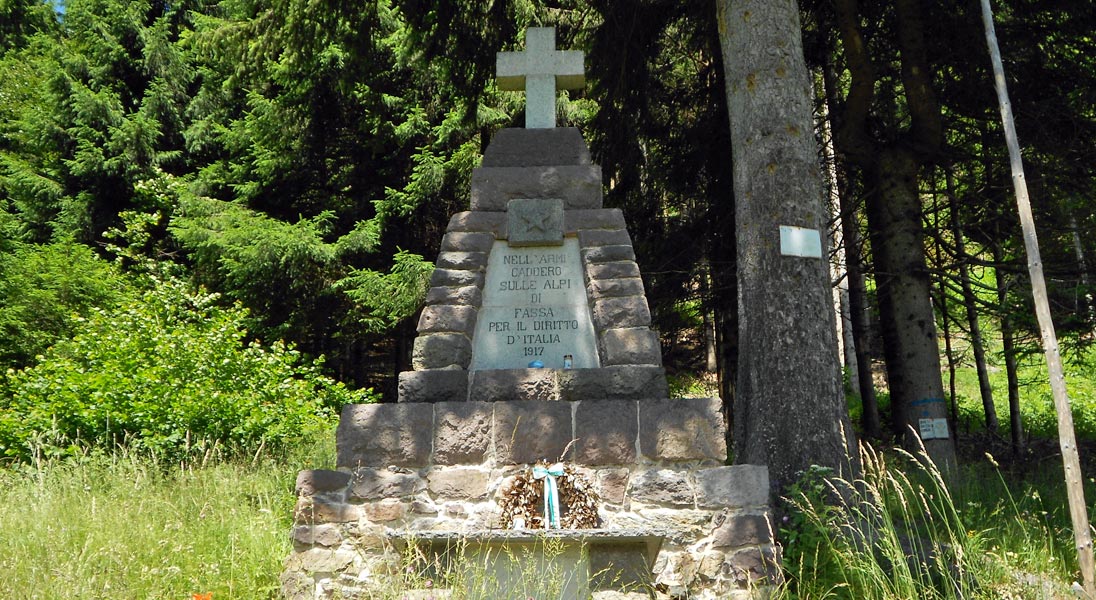 Il monumento in ricordo dell'ex cimitero di Refavaie